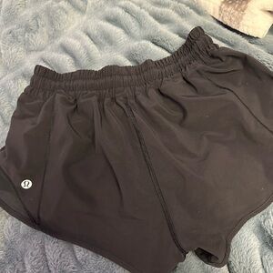 lululemon hotty hot 2.5 shorts